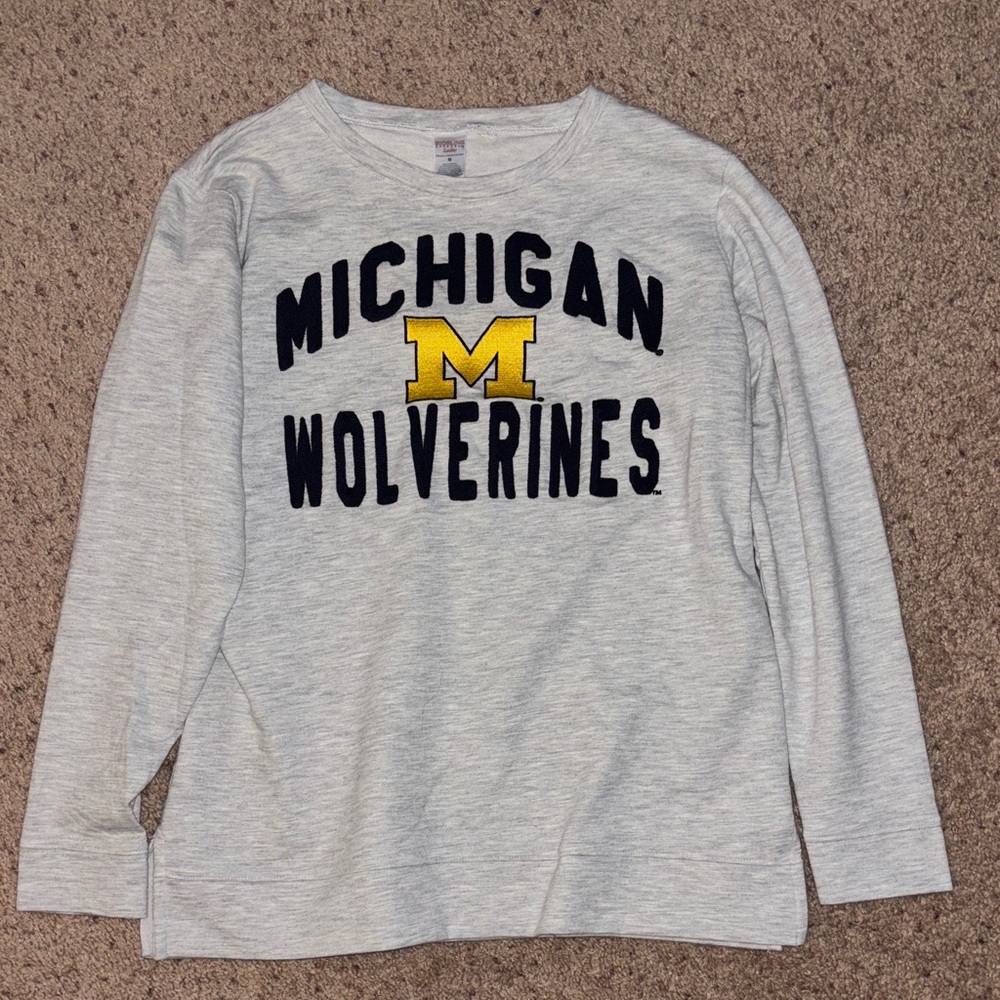 Sideline Apparel U of M Wolverines Gray Long Sleeve Shirt
